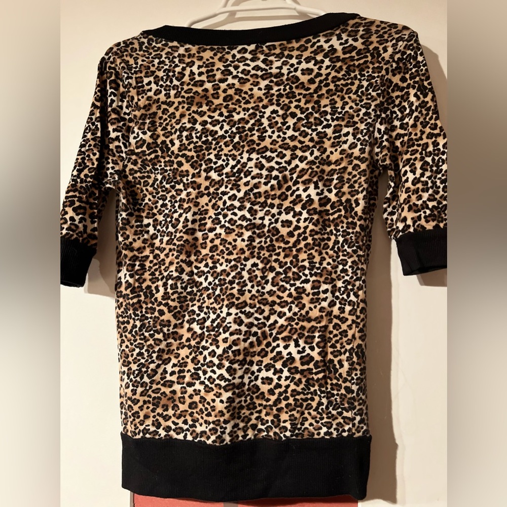 Animal Print Button Top - Picture 5 of 8